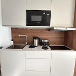 Ξενοδοχείο με διαμερίσματα Royal Smart Cracow 4*